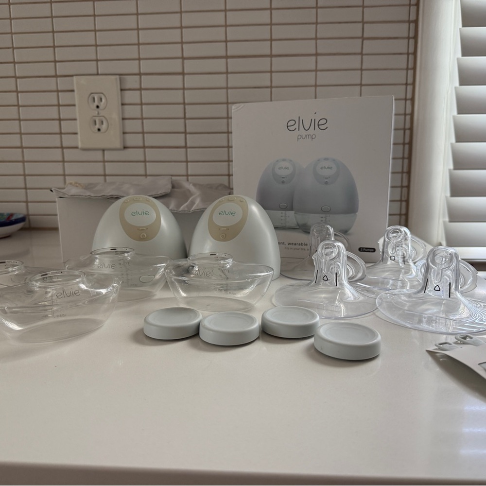 Elvie Breast Pump Set with Accessories